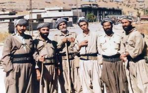 عکس/ سرلشکر باقری در لباس کردی در ایام جنگ تحمیلی 