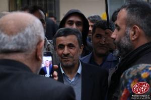 عکس/ حضور احمدی نژاد در مجلس ختم مادر مشایی	