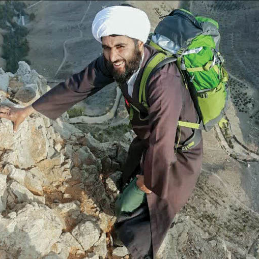 گفتگو با طلبه ای که با عمامه خود ناجی فرد در حال سقوط شد