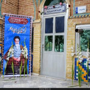 عکس/ گلباران حجره طلبگی امام خمینی(ره) در اراک