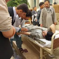 عکس/ صف اهدای خون به زخمی‌های حمله تروریستی مسجد شیعیان افغانستان