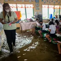 کلاس درس سیلابی در فیلیپین