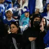 زهره کودایی در میان هواداران استقلال