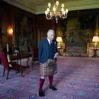 پادشاه جدید انگلیس در لباس سنتی اسکاتلندی 