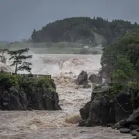 جاری شدن سیل پس از طوفان نانمادول در ژاپن