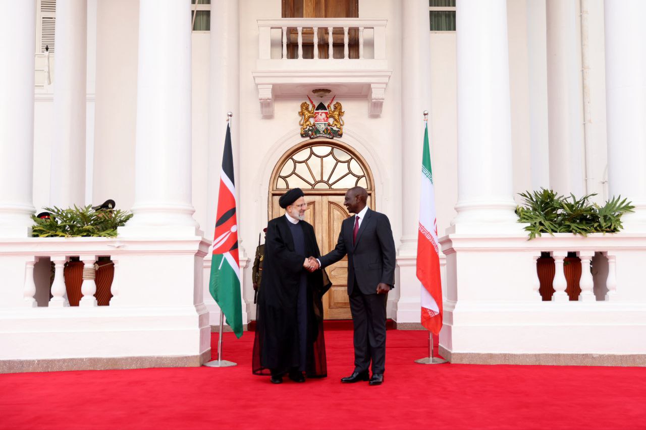 سفر شبانه رئیس جمهور به آفریقا؛ رئیس جمهور کنیا از رئیسی استقبال کرد