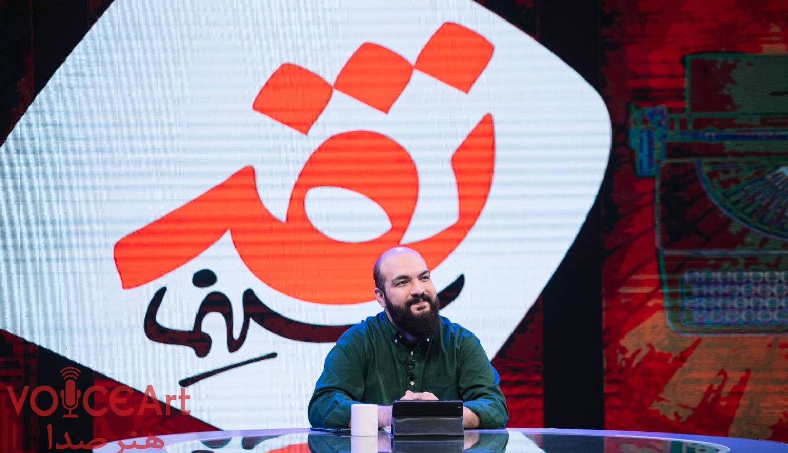 واکنش مجری تلویزیون به کارگردان زخم کاری: موسیقی مبتذل هم ۱۲ میلیون بازدید داشت!