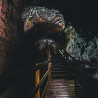 درون بزرگترین غار گدازه ای ایسلند
