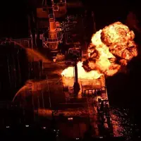 عکس/ تصاویر نیروی دریایی فرانسه از حمله موشکی یمن به نفتکش انگلیسی 