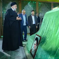 عکس/ حضور رئیس جمهور و اعضای هیأت دولت در حرم امام خمینی(ره)