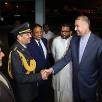 عکس/ ورود وزیر امور خارجه به سریلانکا