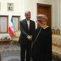 عکس/ دیدار معاون وزیر خارجه سلطنت عمان با وزیر امور خارجه ایران