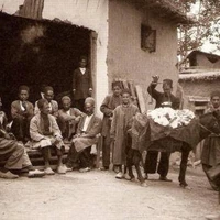 تصویری جالب از یک قندفروش تهرانی در اواخر قاجار