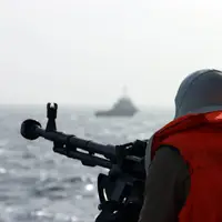 عکس/ عملیات آزاد‌سازی کشتی ربوده شده در رزمایش مرکب