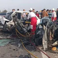 تصویری از شدت تصادف خودروی پژو ۴۰۵ و پراید در جاده دهلران - مهران 