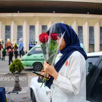 عکس/ مراسم استقبال از مسافران نوروزی در ایستگاه راه‌آهن تبریز