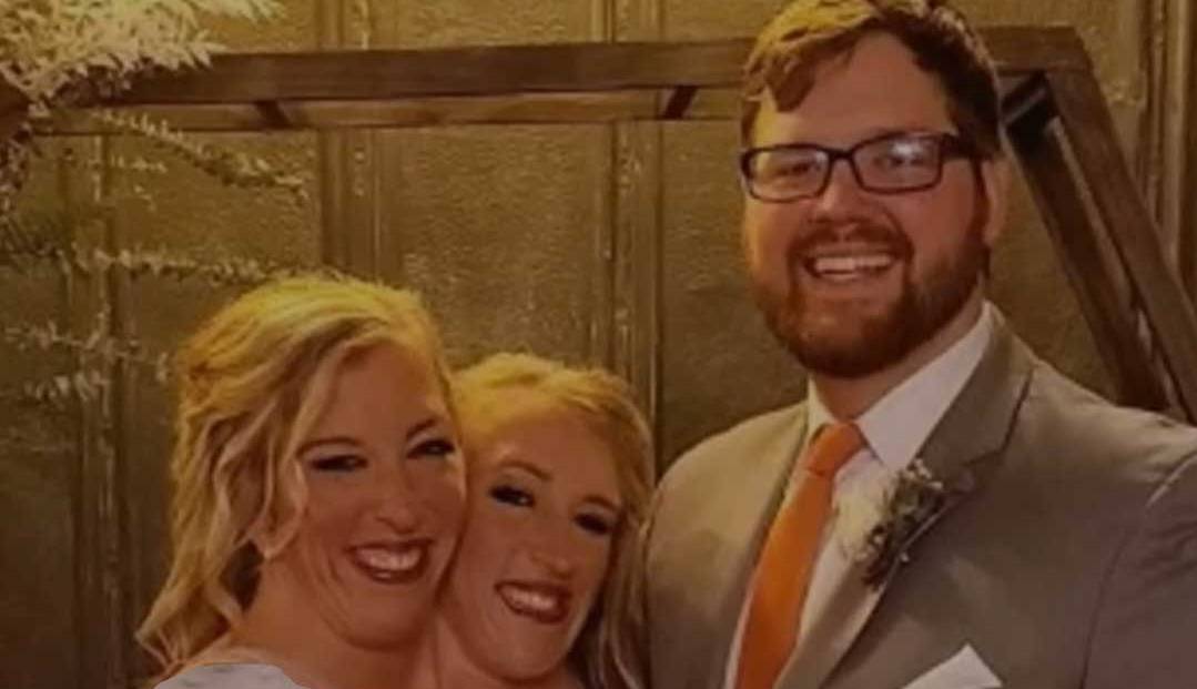 این مرد آمریکایی همزمان با دو زن منحصربفرد ازدواج کرد!