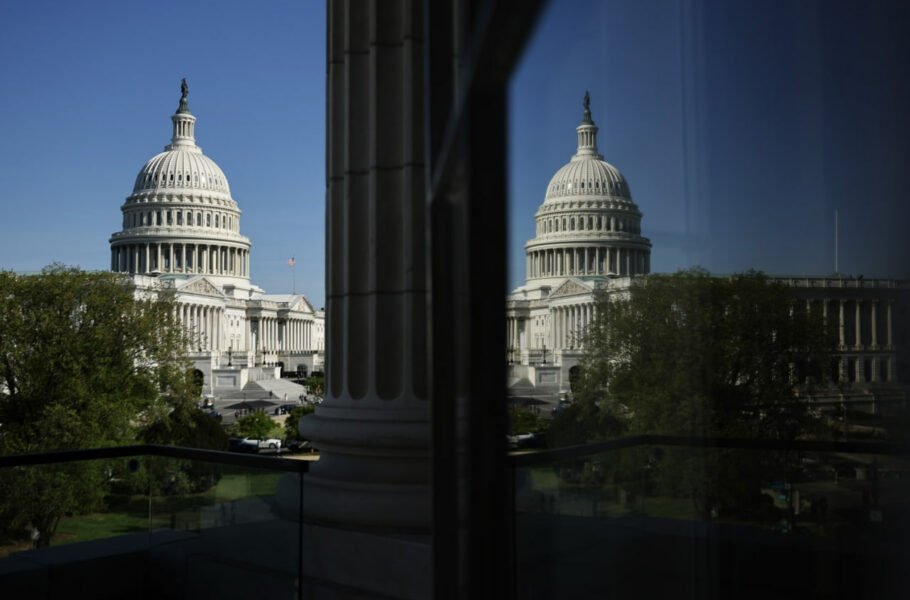 مجلس سنای آمریکا یک قانون جاسوسی بحث‌برانگیز را تمدید کرد