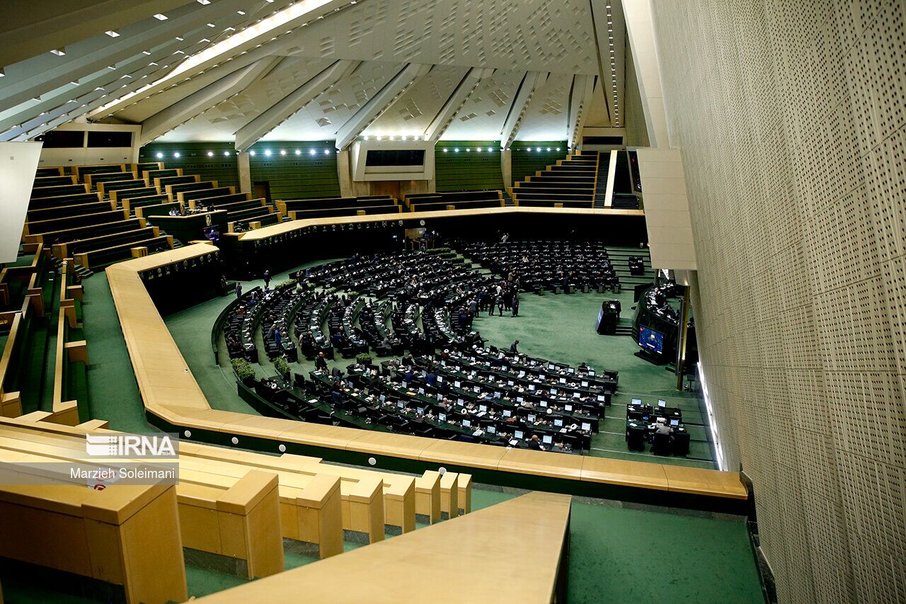 مجلس با بررسی طرح نظام قانونگذاری طبق اصل 85 قانون اساسی مخالفت کرد
