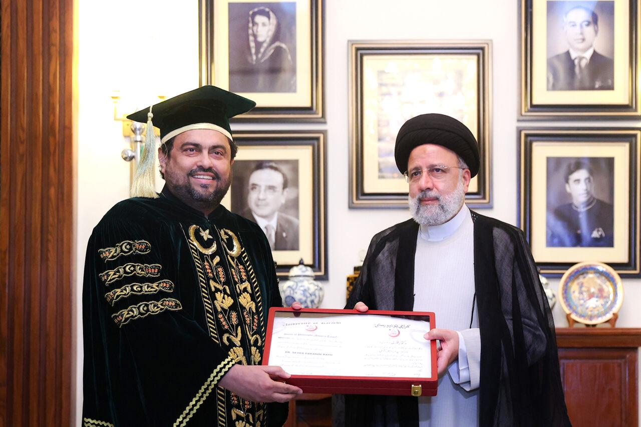دکترای افتخاری دانشگاه کراچی به رئیسی اعطا شد