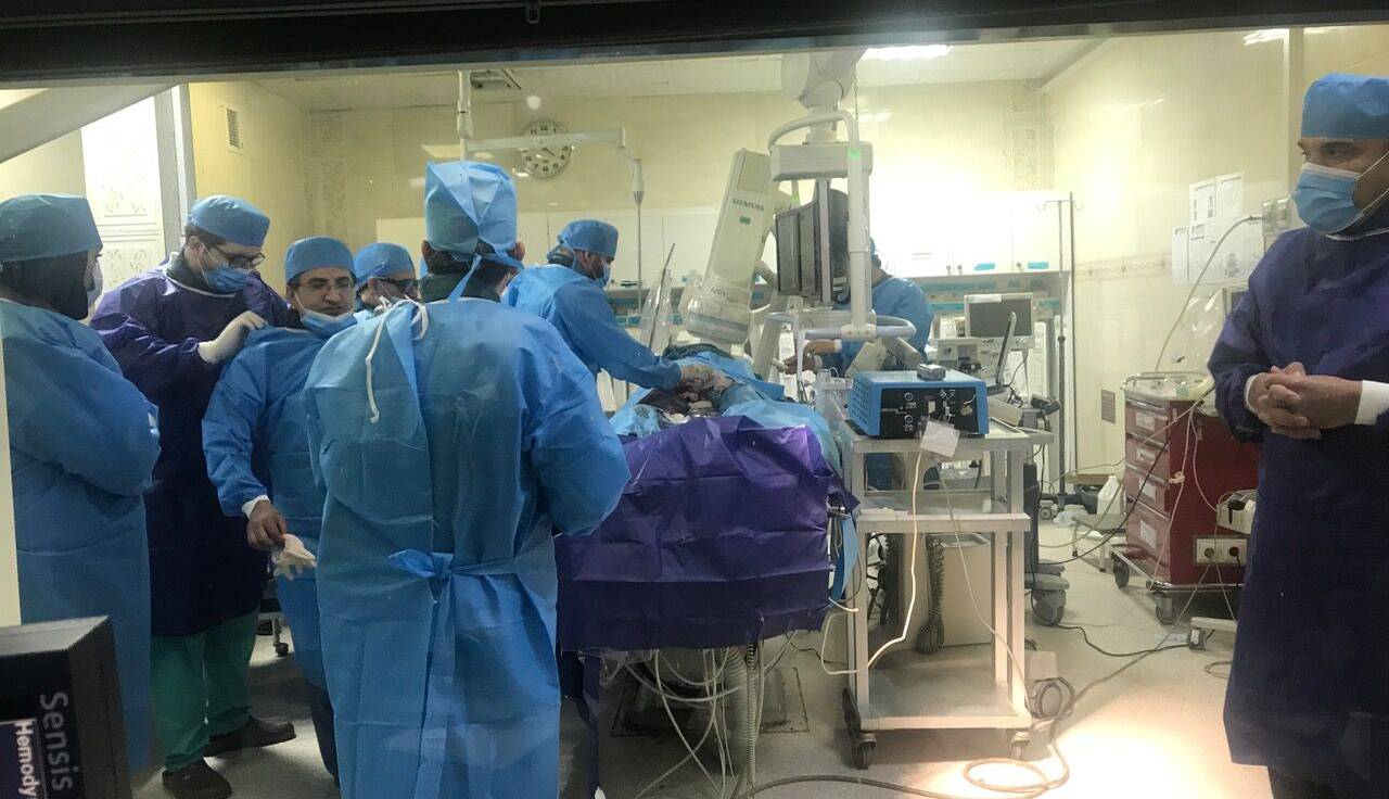انجام عمل تعویض دریچه قلب از طریق آنژیوگرافی برای اولین‌بار در کرمانشاه