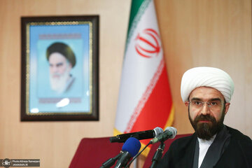 نوه امام خمینی: اندیشه‌های امام به‌طور هدفمند تحریف می‌شود