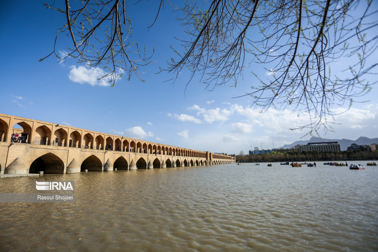هوای اصفهان در شرایط پاک قرار دارد