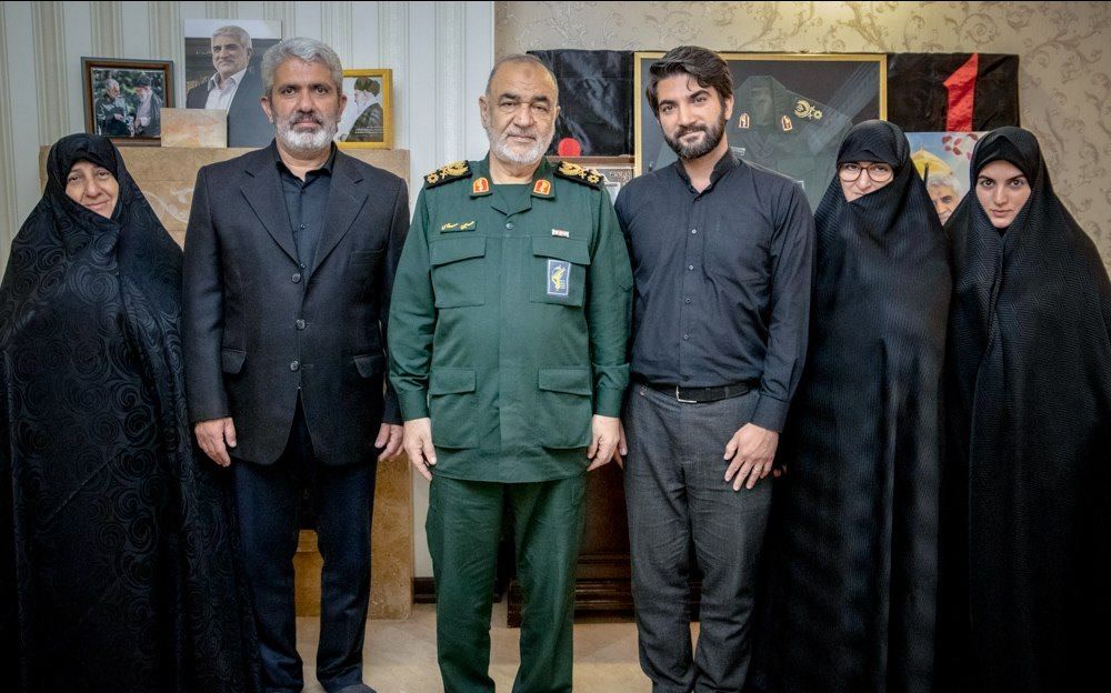 فرمانده سپاه با خانواده شهید حاجی‌رحیمی دیدار و گفت‌وگو کرد