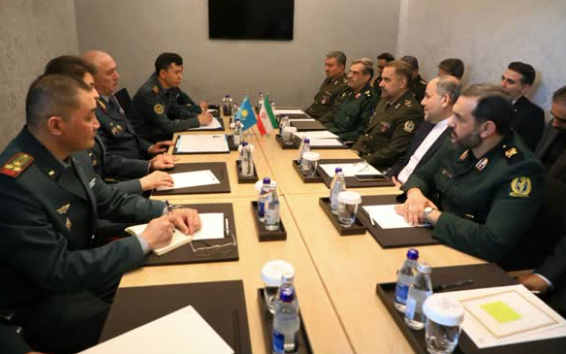 امیر آشتیانی در دیدار با وزیر دفاع قزاقستان: ایران آماده گسترش همکاری‌های دو جانبه دفاعی است