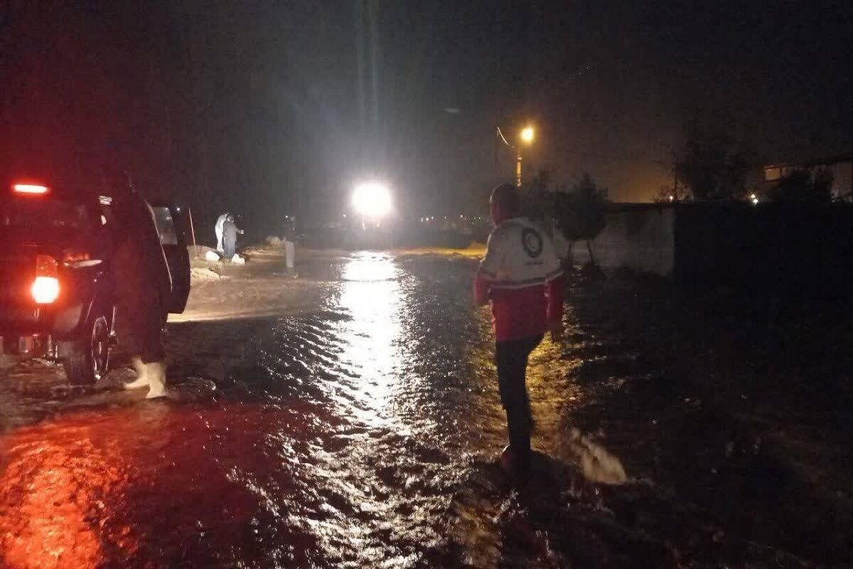 نجات 9 شهروند گرفتار سیلاب در شهرستان سرایان