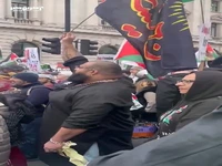 پرچم یا حسین در تظاهرات حامیان فلسطین در لندن