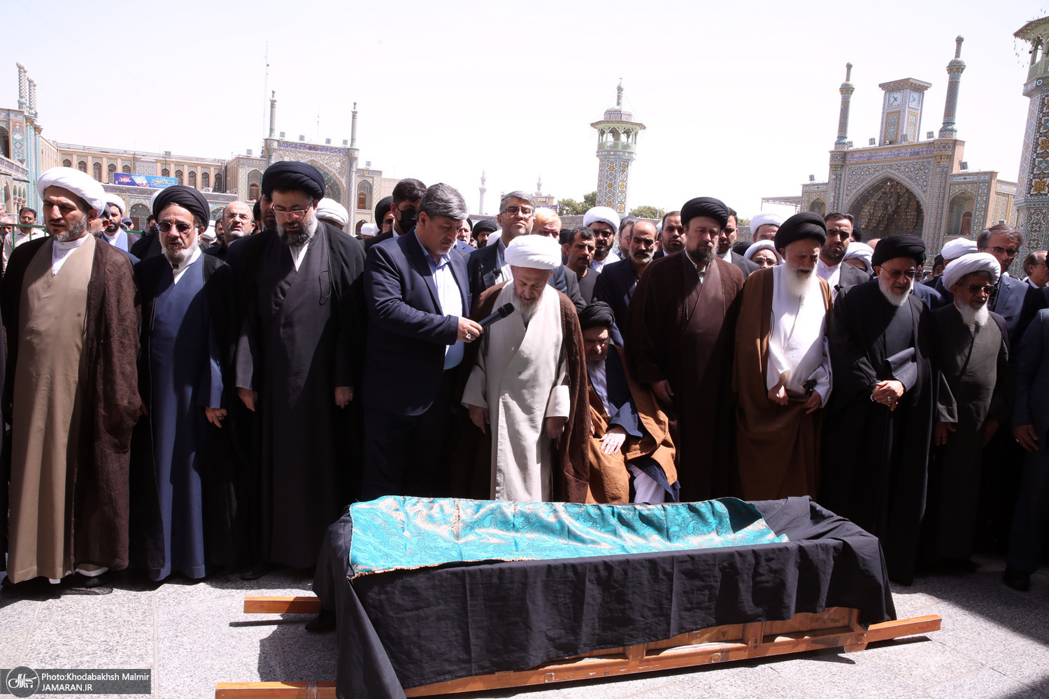 پیکر عروس امام خمینی(ره) در قم به خاک سپرده شد