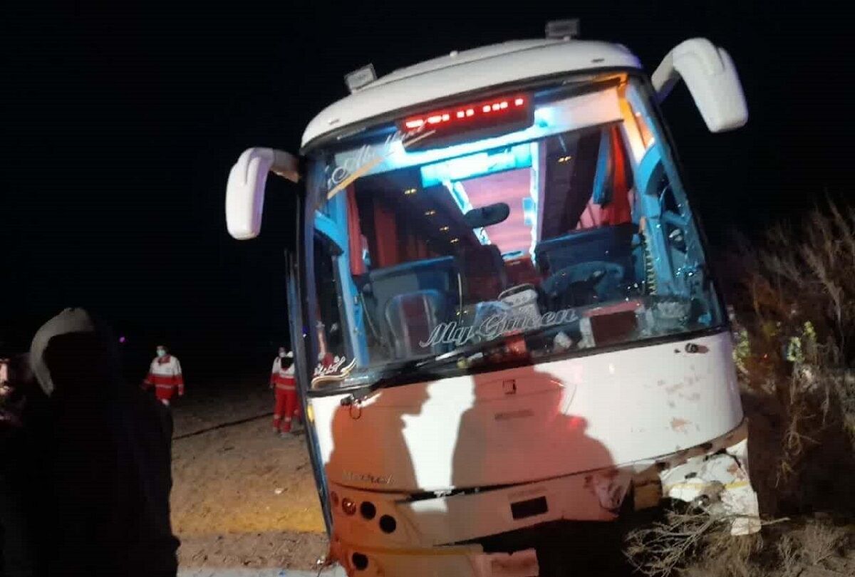 تصادف اتوبوس با شوتی سوخت‌بر در محور نهبندان به زاهدان؛ 2 نفر کشته شدند
