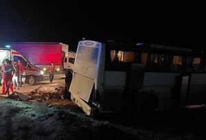 تصادف اتوبوس حامل دانش‌آموزان یزدی در محور یزد - طبس 10 مصدوم داشت