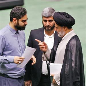 گروسی و دنیای موازی سوپرانقلابی‌ها