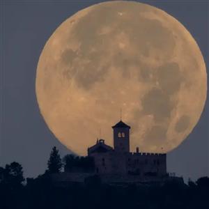 شامگاه ۱۴ آبان بزرگ‌ترین و درخشان‌ترین ابرماه سال آسمان را نقره‌ای می‌کند