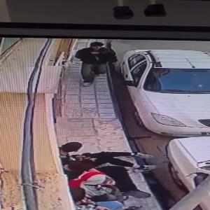 فیلم منتشر شده از سرقت گوشی با ساتور!