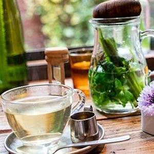 چای سبز؛ محافظ طبیعی کبد و قلب