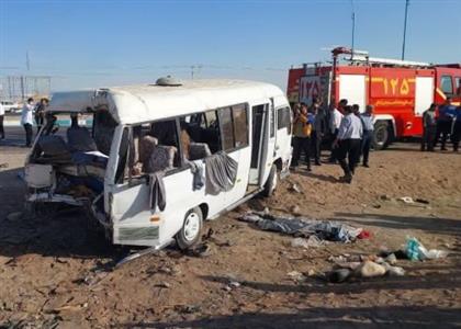 تصادف هولناک تریلی و سرویس مدرسه؛ یک دانشآموز فوت کرد