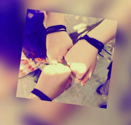 تمام زندگيم دستاي شماست خواهريا❤💙