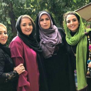 نرگس محمدی همراه مادر و خواهرش   چقد شباهت!!!!