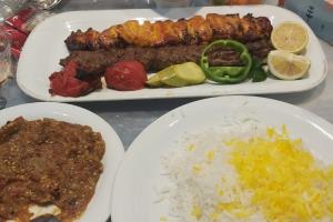 غذاهاش عالیه مخصوصا میرزاقاسمیش😋