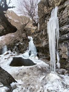 آبشار در زمستان