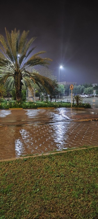 به وقت پیاده روی زیر نم بارون 😍🚶🏻‍♀️☁️🌧️