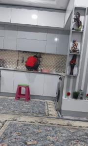 به نظرتون این رفته اونجا چکارهی خدا من از دست بچها چکار کنم 