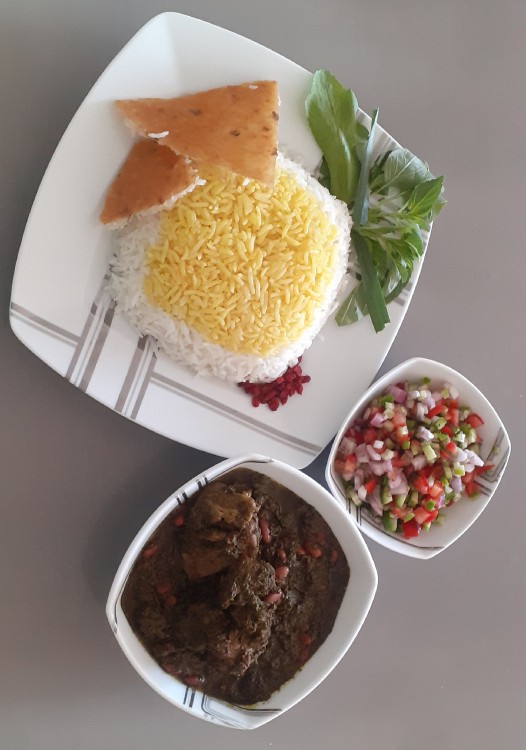کپشن..هرکی خندیدبهم میگم شب ممدقلی بیادبخورتش😂