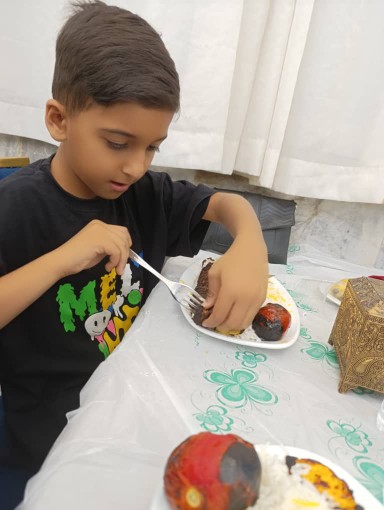 عشق بابا بر روی سفره غذا و...👇