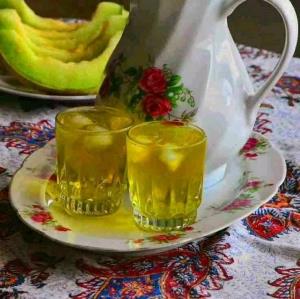 بفرمایید دمنوش خربزه 😋
