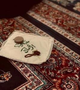 یکے  از قشنگی‌های نمازاول، وقت اونجاست که میفهمی امام‌زمان‌ﷻ