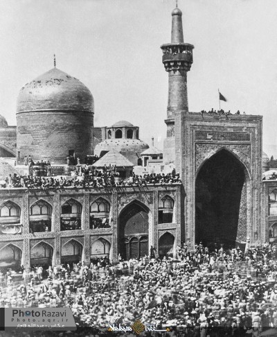 تصویر قدیمی از برگزاری عاشورای حسینی درحرم امام رضا ع